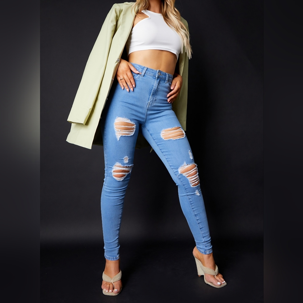 PrettyLittleThing Light Washed Distressed 5 Pocket Skinny Jeans